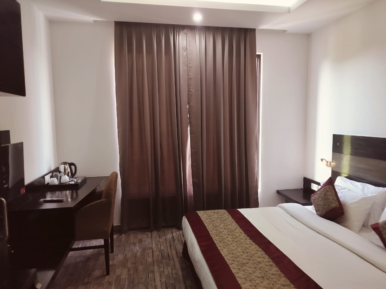 Super Deluxe Rooms ₹3,700/- ( Discount 35% OFF )